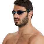 Lentes de competencia Arena Cobra Ultra Swipe, negro con azul y lente ahumado (vista 3)
