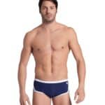 Traje de baño ARENA M. ICONS Low Waist Short Navy-White (modelo de frente)