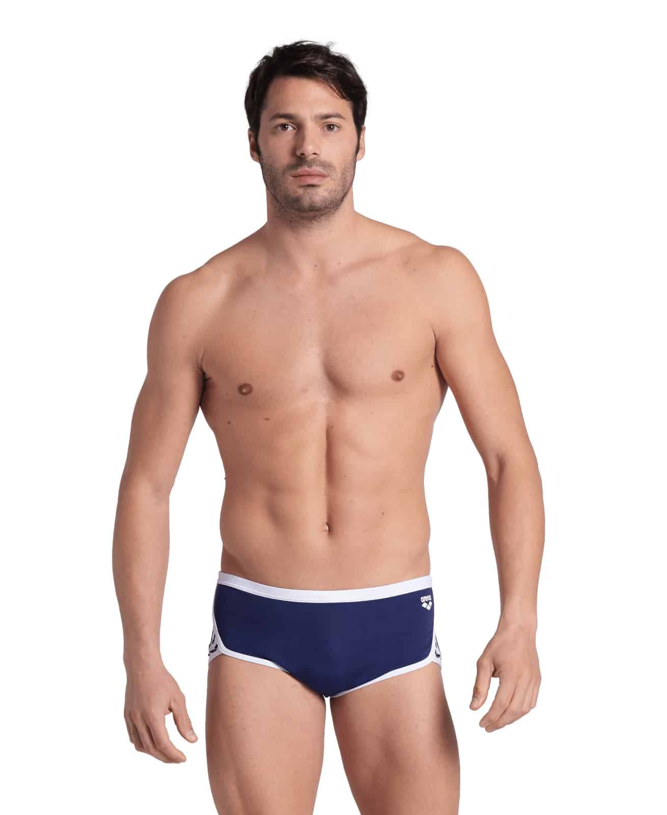 Traje de baño ARENA M. ICONS Low Waist Short Navy-White (modelo de frente)