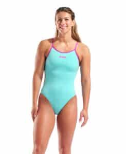 Traje de baño ARENA W. Tie Back Solid Water Very Fuchsia (modelo de frente)