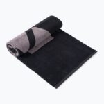 Toalla de algodón ARENA Pool Soft Towel Black Grey — enrollada
